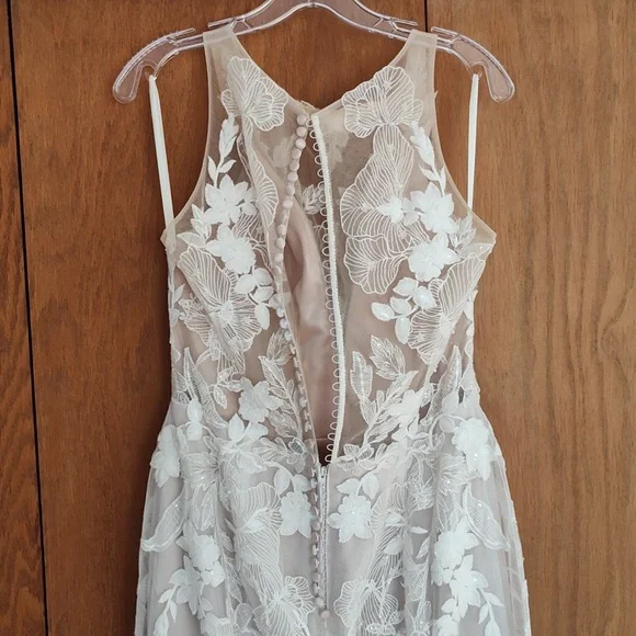 Gorgeous Floral Lace Wedding Dress
